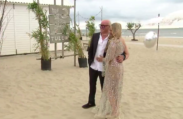 René van der Gijp en zijn bruid Minouche tijdens zijn bruiloft. 